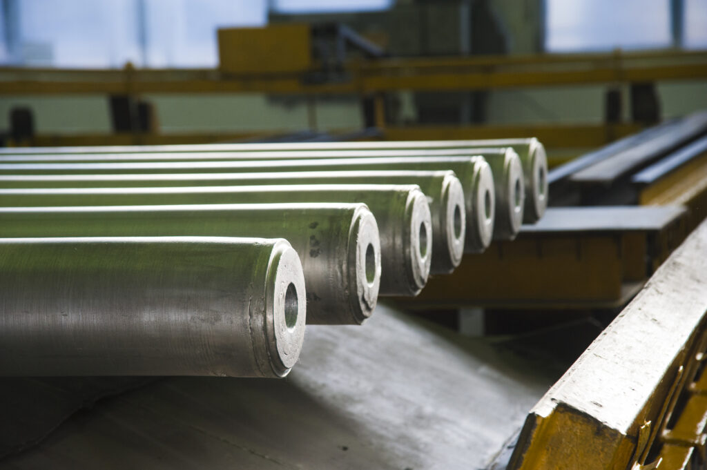 Aluminum foundry with casting cells where HIGHdegree high-temperature labels track metal through production